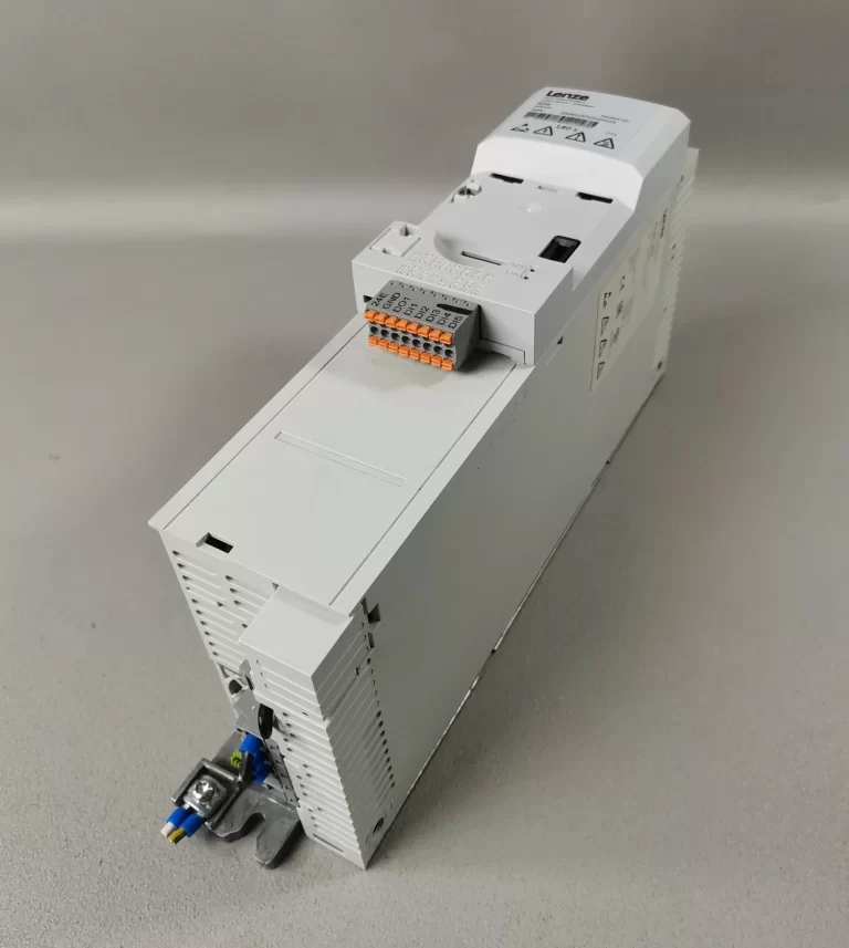 Lenze I55AE215F10010000S gerçek fiziksel sürücü görseli